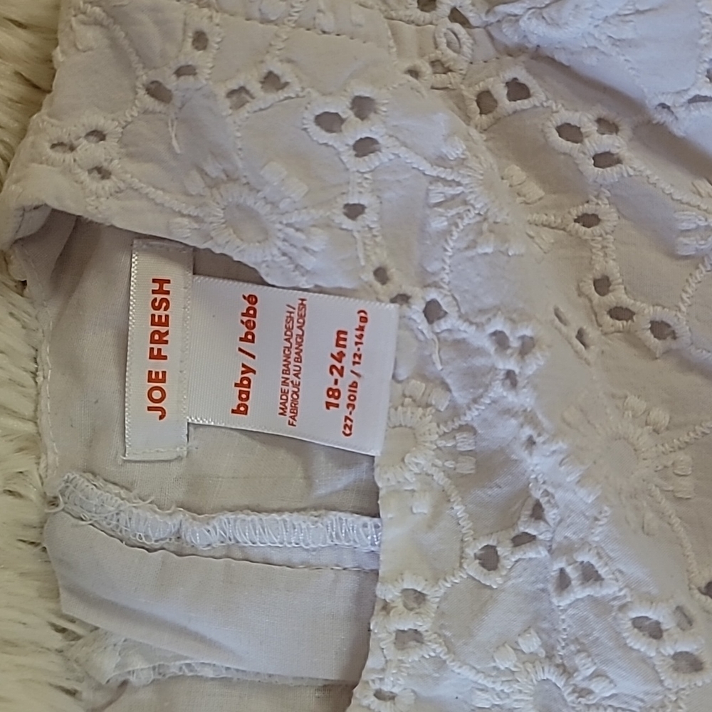 Toddler Girls summer Dress, Eyelet dress, white, Joe Fresh, Size 18 to 24 month - Picture 3 of 6
